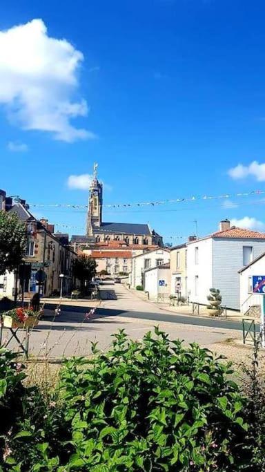 L'Ange Gite De Groupe Proche Du Puy Du Fou Sevremont Exteriér fotografie